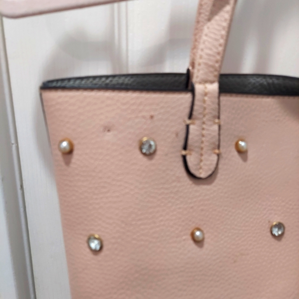 Pink shoulder strap pocket book pearl and sequin front rose petal closure Bag - Picture 12 of 14